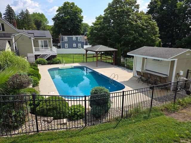 14 James St., Dudley, MA 01571