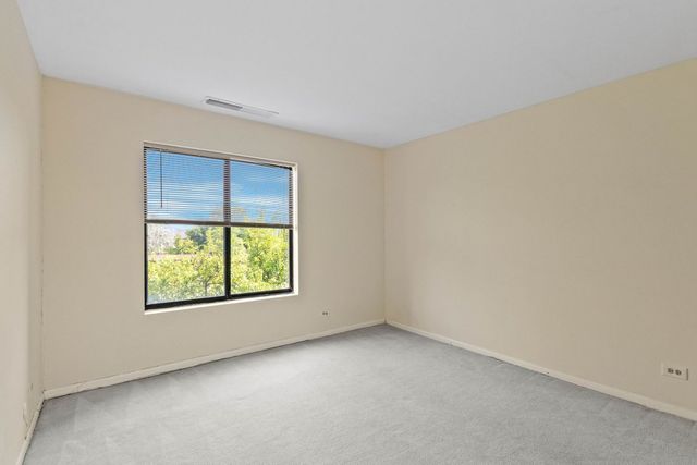 2100 Valencia Drive 300B, Northbrook, IL 60062