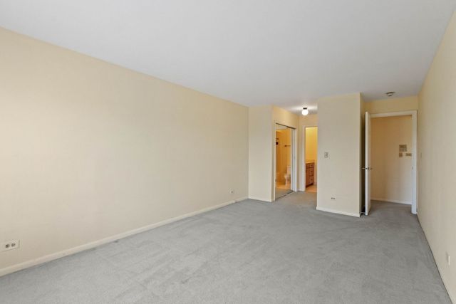 2100 Valencia Drive 300B, Northbrook, IL 60062