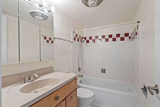 2100 Valencia Drive 300B, Northbrook, IL 60062
