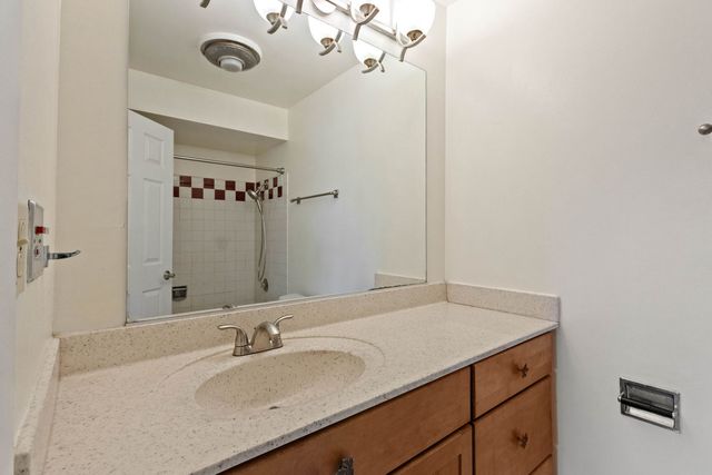2100 Valencia Drive 300B, Northbrook, IL 60062