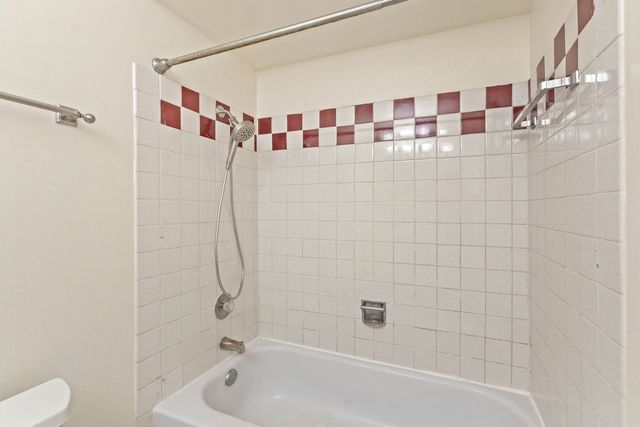 2100 Valencia Drive 300B, Northbrook, IL 60062