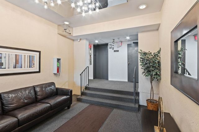 2100 Valencia Drive 300B, Northbrook, IL 60062