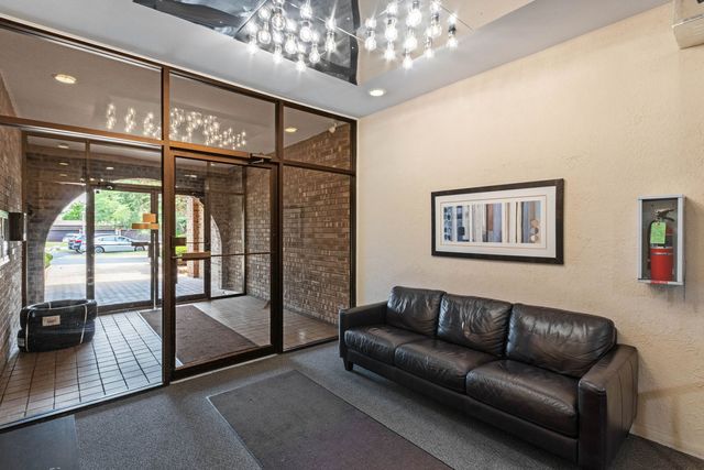 2100 Valencia Drive 300B, Northbrook, IL 60062