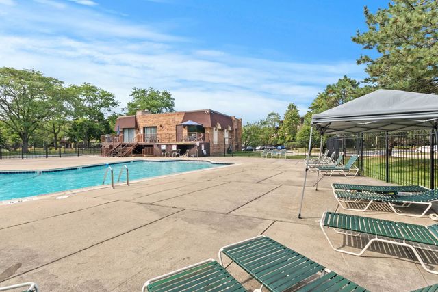 2100 Valencia Drive 300B, Northbrook, IL 60062