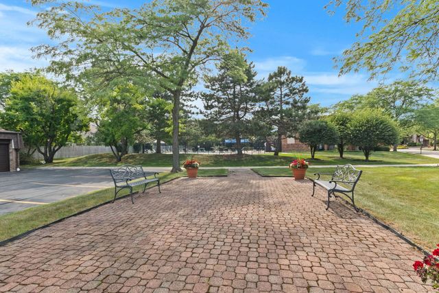 2100 Valencia Drive 300B, Northbrook, IL 60062