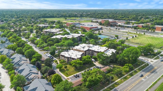 2100 Valencia Drive 300B, Northbrook, IL 60062
