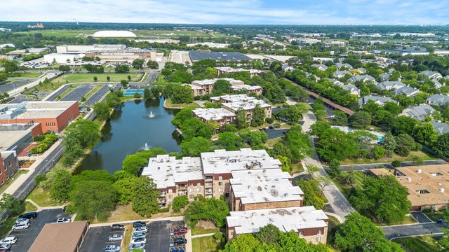 2100 Valencia Drive 300B, Northbrook, IL 60062