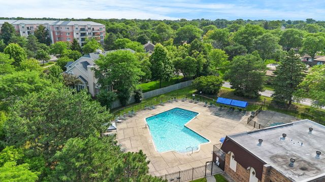 2100 Valencia Drive 300B, Northbrook, IL 60062