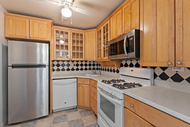 2100 Valencia Drive 300B, Northbrook, IL 60062