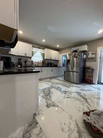 92 Maverick St, Fitchburg, MA 01420