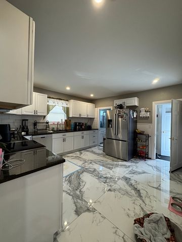 92 Maverick St, Fitchburg, MA 01420