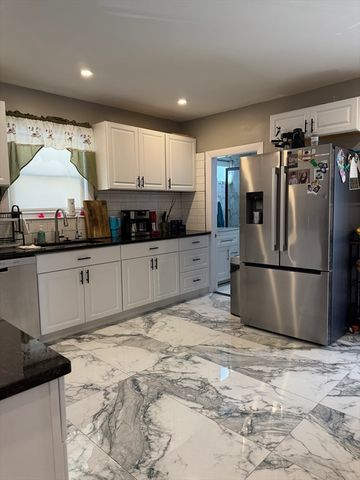 92 Maverick St, Fitchburg, MA 01420