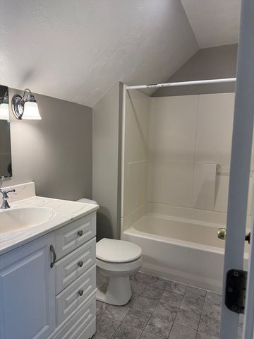 92 Maverick St, Fitchburg, MA 01420