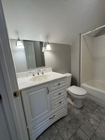 92 Maverick St, Fitchburg, MA 01420