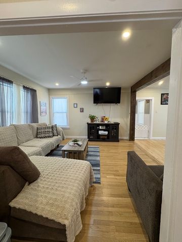 92 Maverick St, Fitchburg, MA 01420