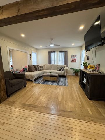 92 Maverick St, Fitchburg, MA 01420