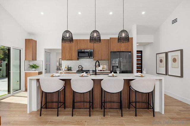 948 Emma, Cardiff By The Sea, CA 92007