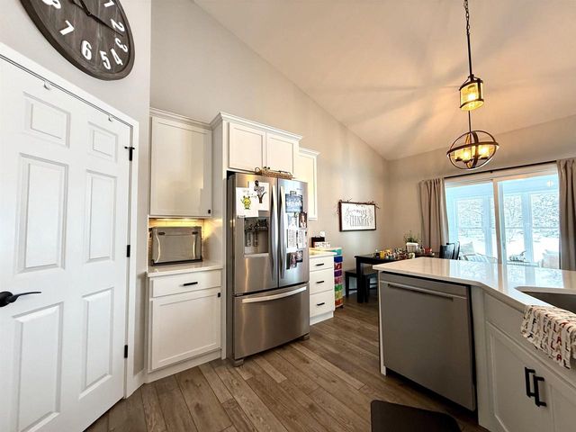 1045 Barbara Circle, Belleville, WI 53508