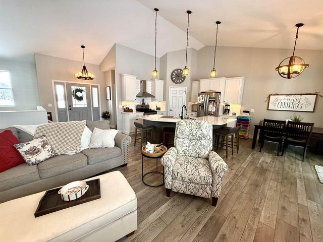 1045 Barbara Circle, Belleville, WI 53508