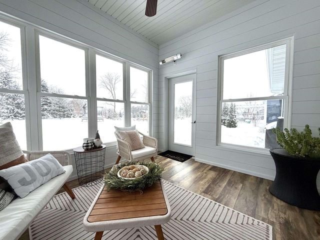 1045 Barbara Circle, Belleville, WI 53508