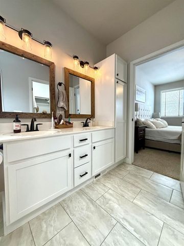 1045 Barbara Circle, Belleville, WI 53508