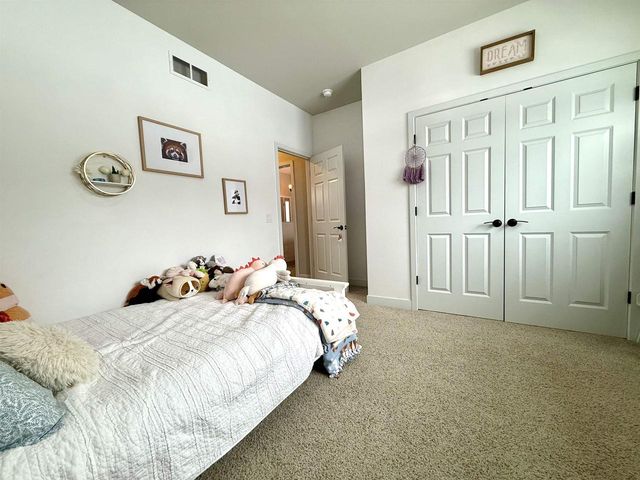 1045 Barbara Circle, Belleville, WI 53508