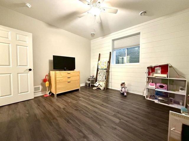 1045 Barbara Circle, Belleville, WI 53508