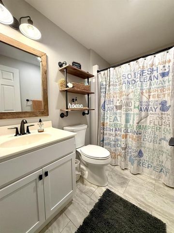 1045 Barbara Circle, Belleville, WI 53508