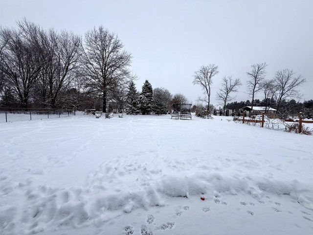 1045 Barbara Circle, Belleville, WI 53508