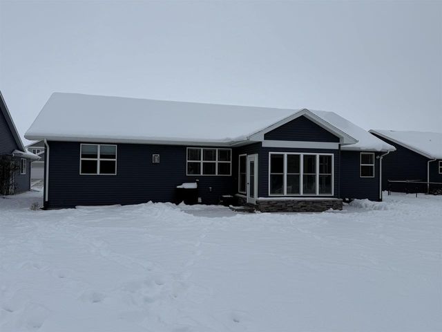 1045 Barbara Circle, Belleville, WI 53508