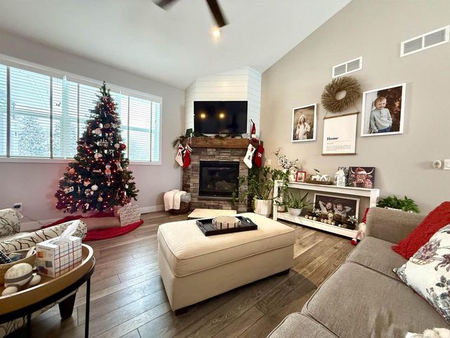 1045 Barbara Circle, Belleville, WI 53508