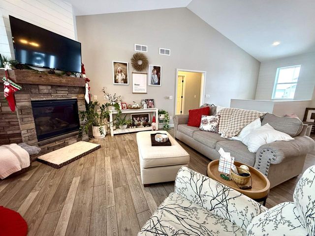 1045 Barbara Circle, Belleville, WI 53508