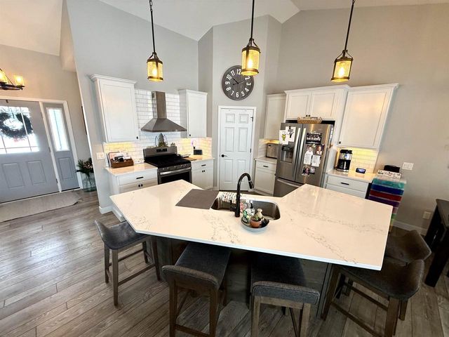 1045 Barbara Circle, Belleville, WI 53508