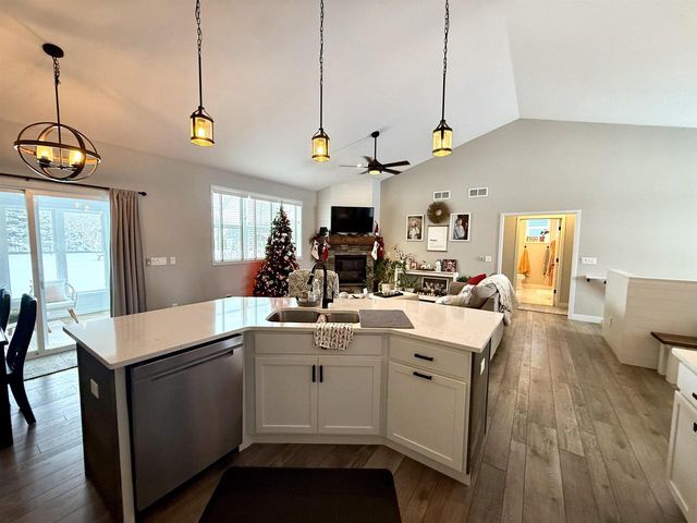 1045 Barbara Circle, Belleville, WI 53508