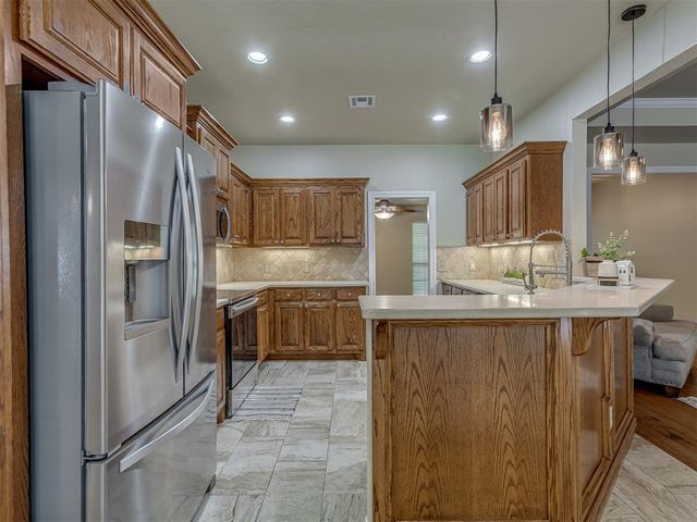 10461 Ridgeview Drive, Edmond, OK 73034