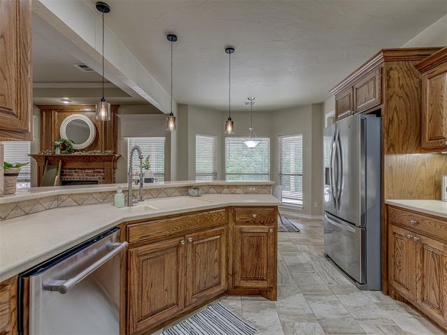 10461 Ridgeview Drive, Edmond, OK 73034