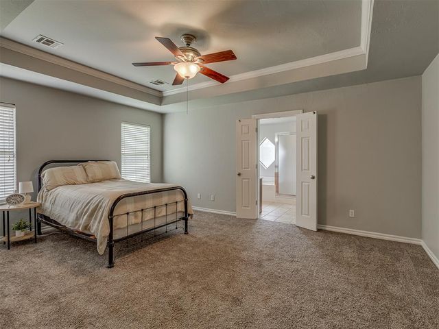 10461 Ridgeview Drive, Edmond, OK 73034