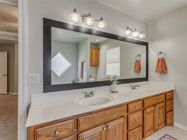 10461 Ridgeview Drive, Edmond, OK 73034