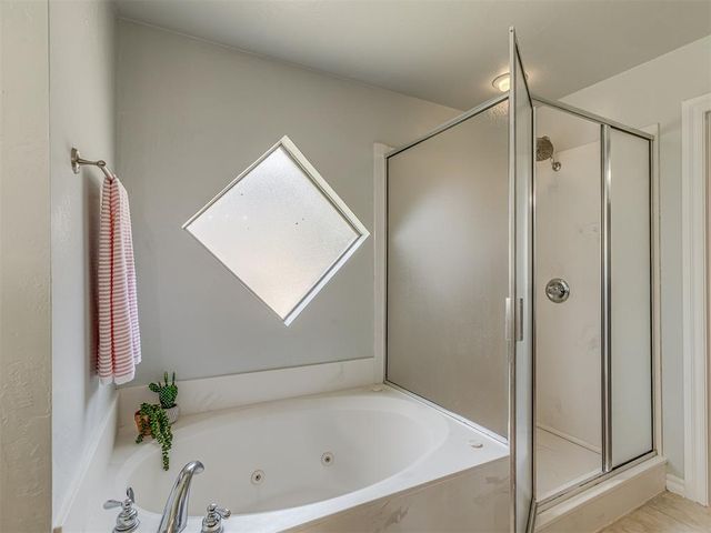 10461 Ridgeview Drive, Edmond, OK 73034