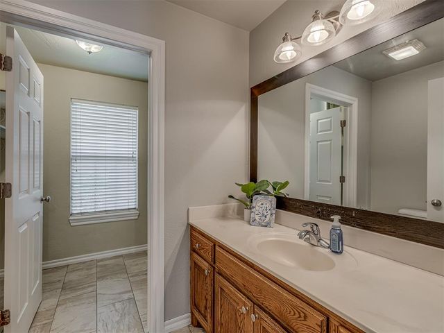 10461 Ridgeview Drive, Edmond, OK 73034