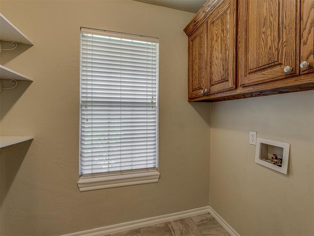 10461 Ridgeview Drive, Edmond, OK 73034