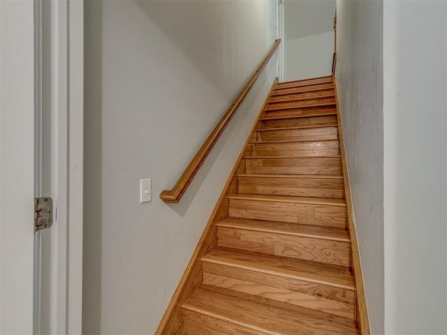 10461 Ridgeview Drive, Edmond, OK 73034