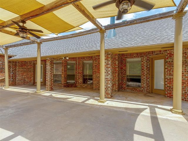 10461 Ridgeview Drive, Edmond, OK 73034