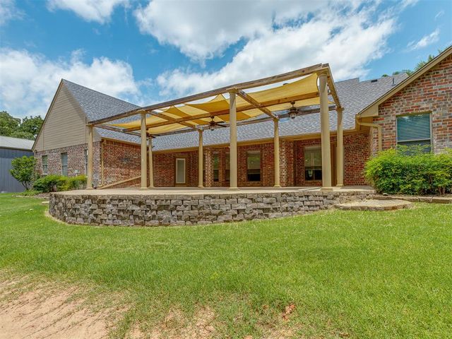 10461 Ridgeview Drive, Edmond, OK 73034