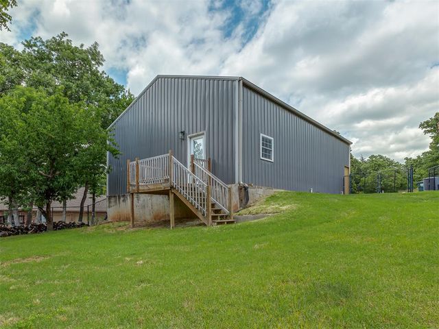 10461 Ridgeview Drive, Edmond, OK 73034