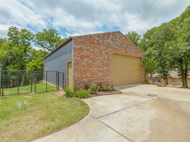 10461 Ridgeview Drive, Edmond, OK 73034