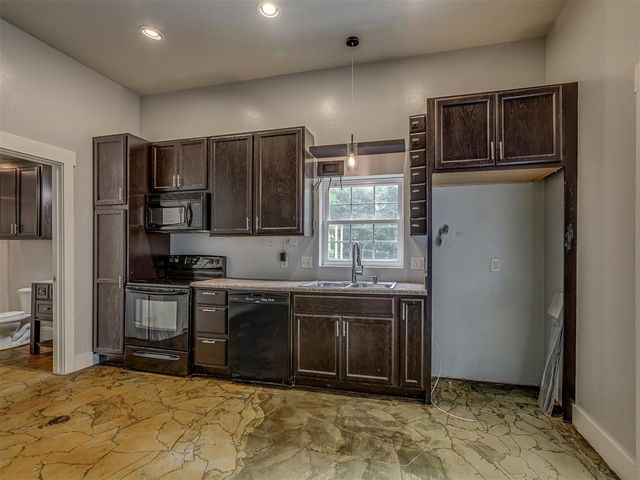 10461 Ridgeview Drive, Edmond, OK 73034