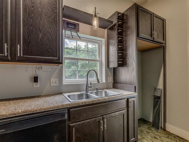 10461 Ridgeview Drive, Edmond, OK 73034