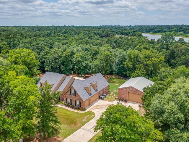 10461 Ridgeview Drive, Edmond, OK 73034